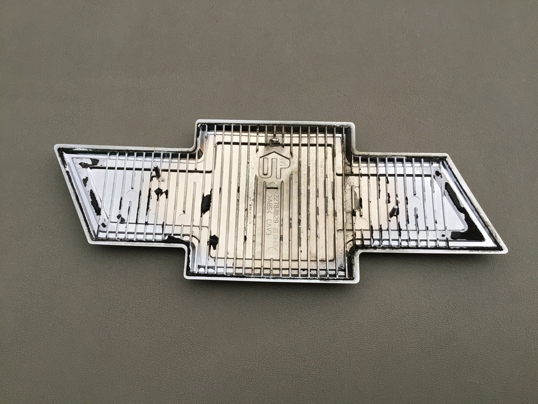 2007-2013 Chevrolet Tahoe Suburban Tailgate Bowtie Emblem