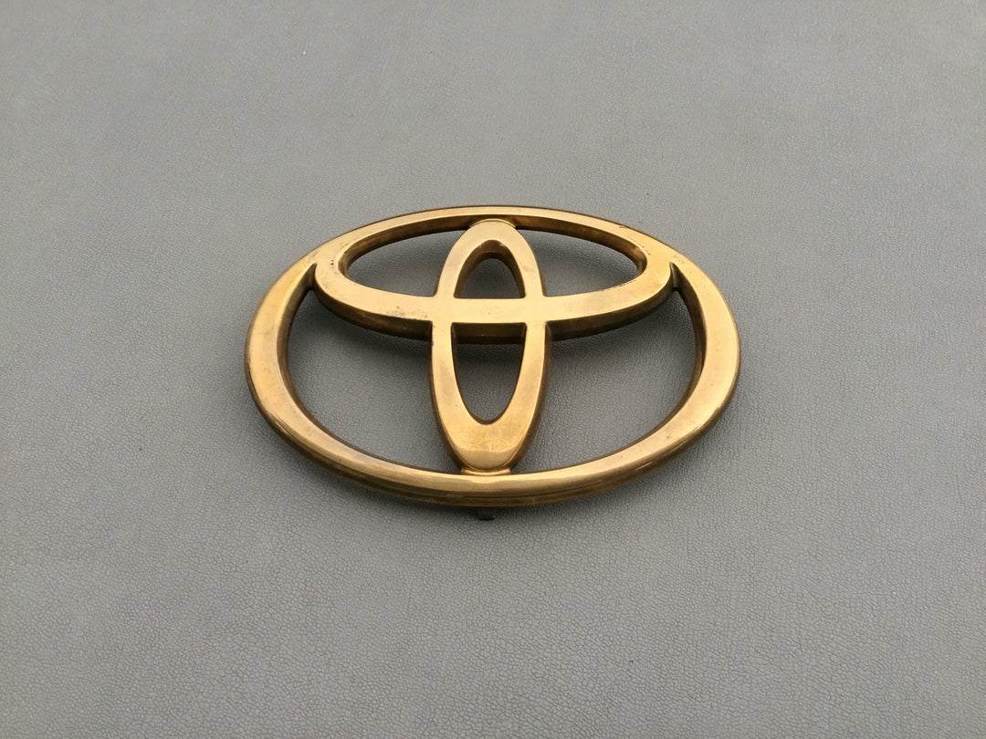 2002-2006 Toyota Camry Grille Emblem