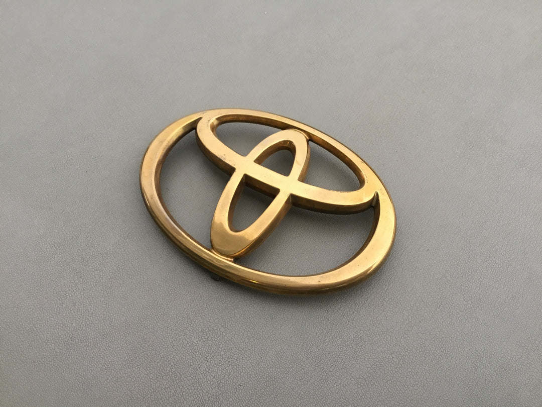 2002-2006 Toyota Camry Grille Emblem