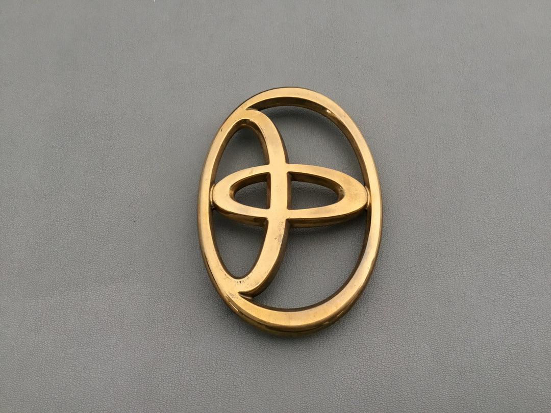 2002-2006 Toyota Camry Grille Emblem