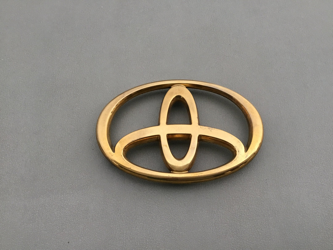 2002-2006 Toyota Camry Grille Emblem