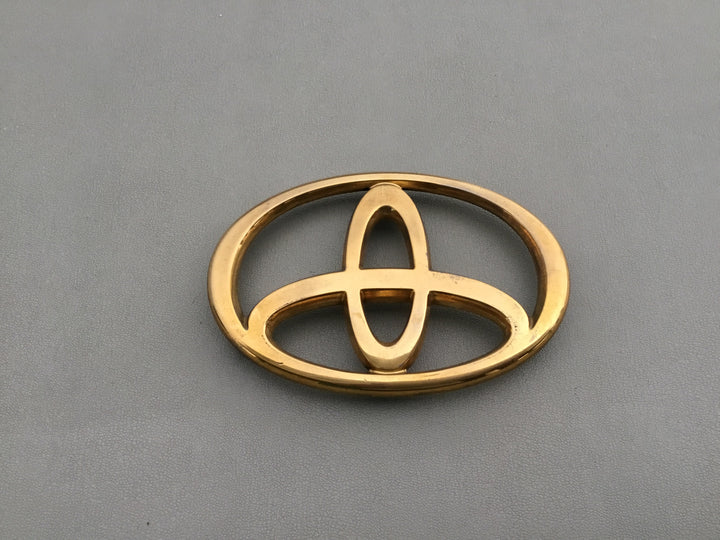 2002-2006 Toyota Camry Grille Emblem
