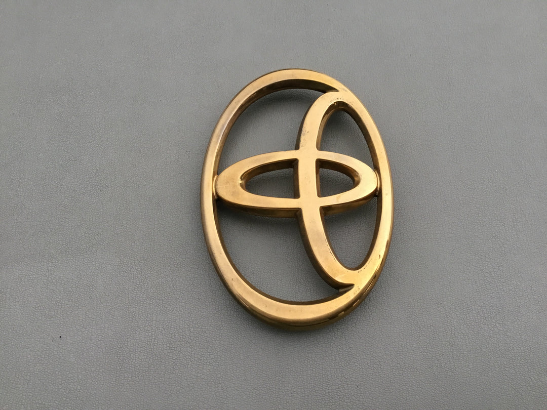 2002-2006 Toyota Camry Grille Emblem