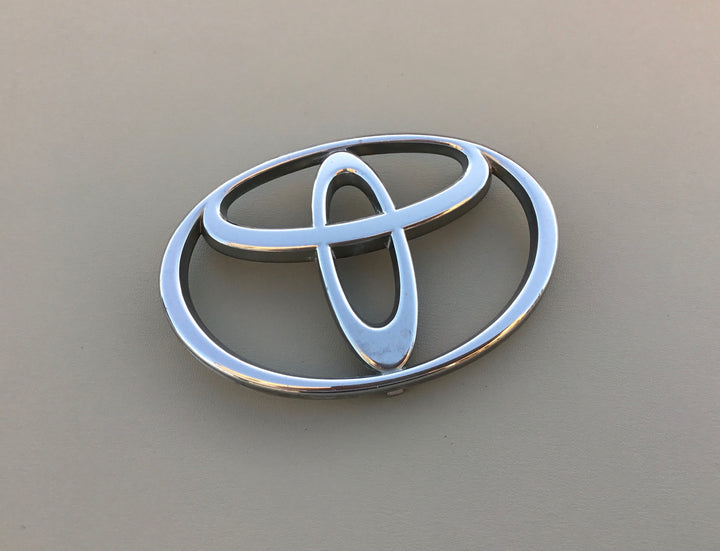 2001-2004 Toyota Sequoia Grille Emblem