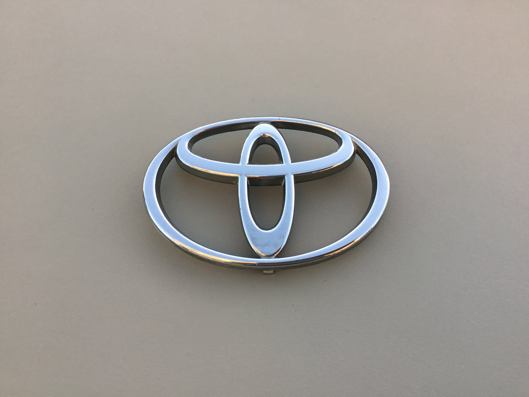 2001-2004 Toyota Sequoia Grille Emblem