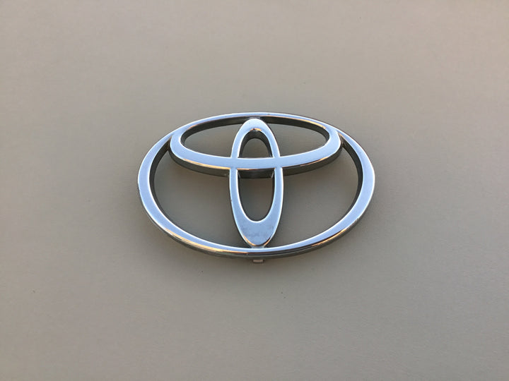 2001-2004 Toyota Sequoia Grille Emblem