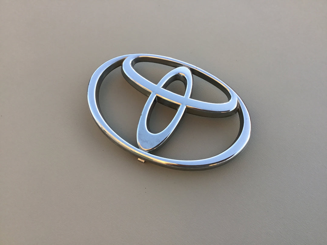 2001-2004 Toyota Sequoia Grille Emblem