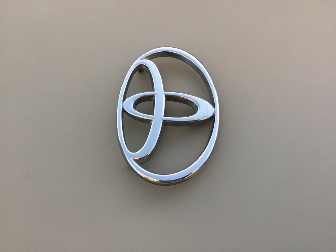 2001-2004 Toyota Sequoia Grille Emblem