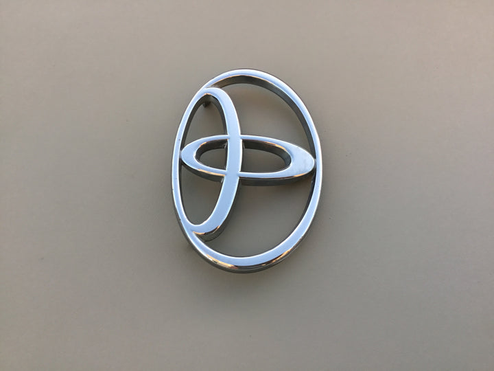 2001-2004 Toyota Sequoia Grille Emblem