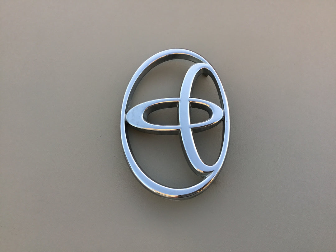 2001-2004 Toyota Sequoia Grille Emblem