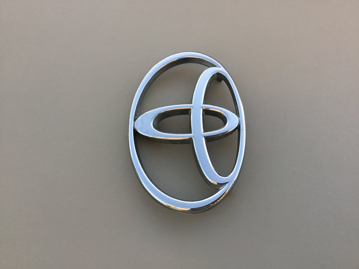 2001-2004 Toyota Sequoia Grille Emblem