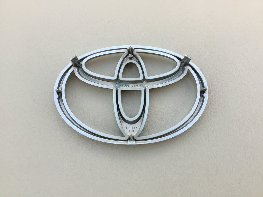 2001-2004 Toyota Sequoia Grille Emblem