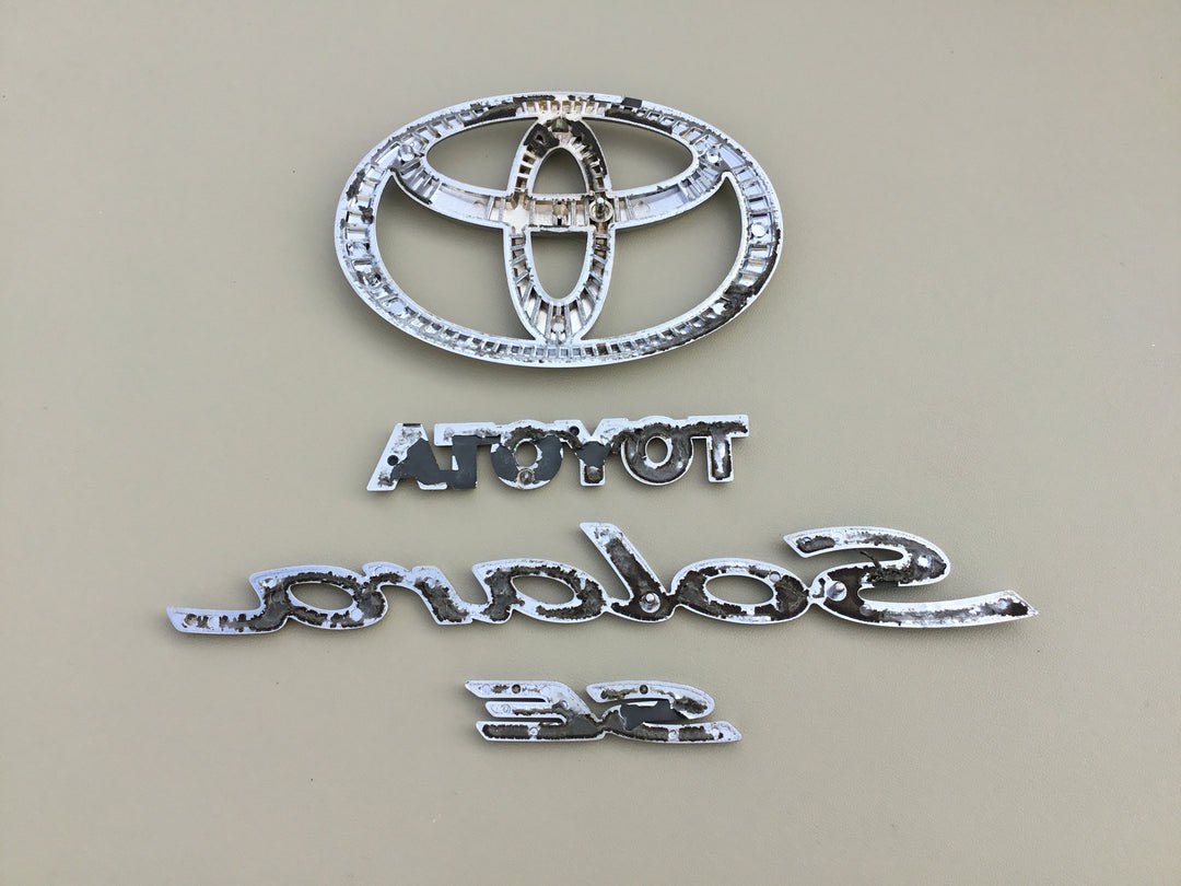 2004-2006 Toyota Solara SE Trunk Emblem Set