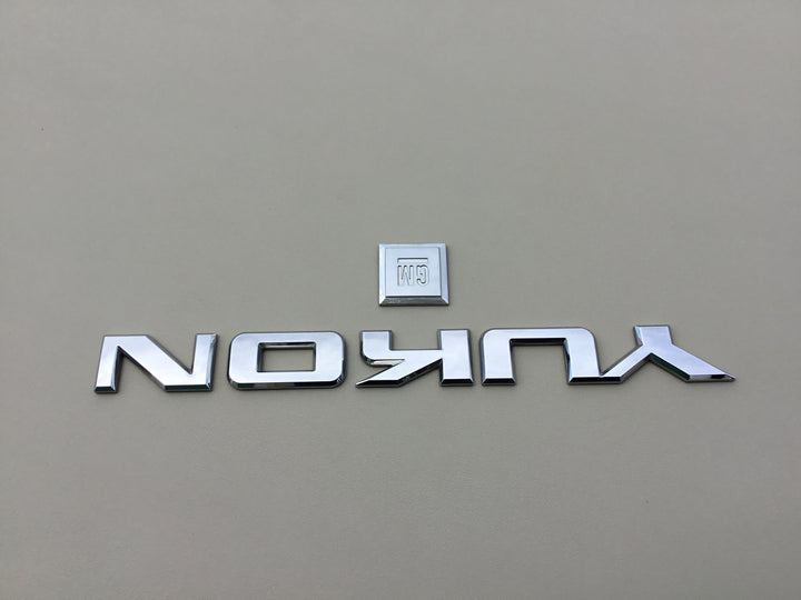 2007-2017 GMC Yukon GM Door Emblem