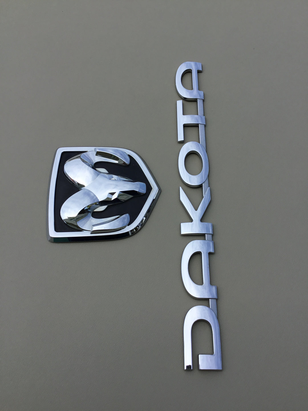 2005-2011 Dodge Dakota Tailgate Emblem Set