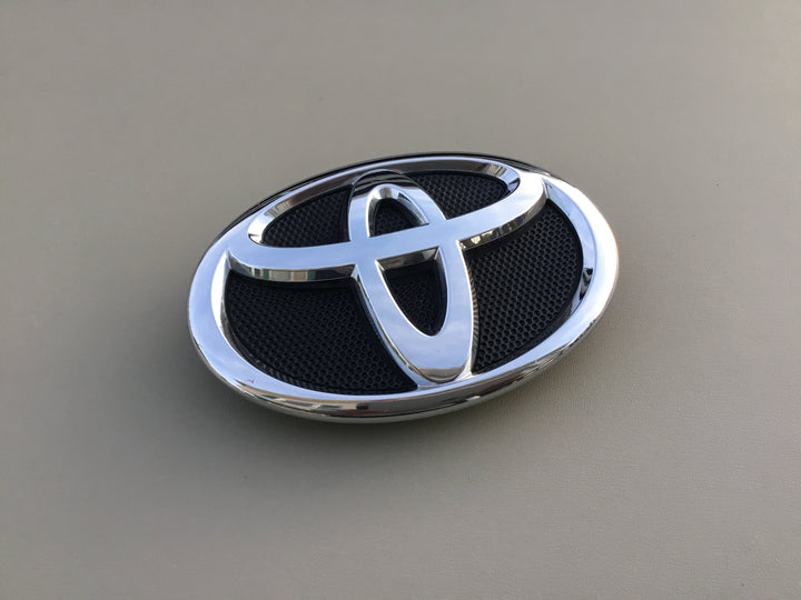 2007-2009 Toyota Camry Grille Emblem