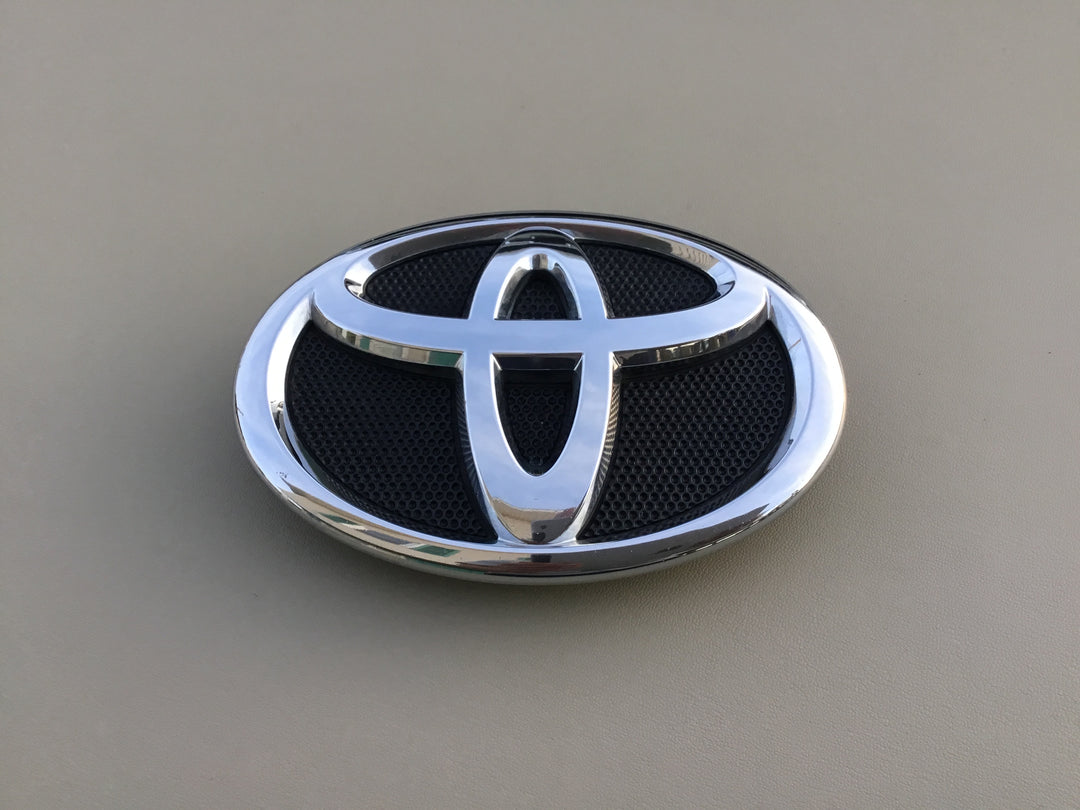 2007-2009 Toyota Camry Grille Emblem