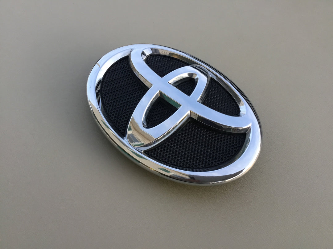 2007-2009 Toyota Camry Grille Emblem