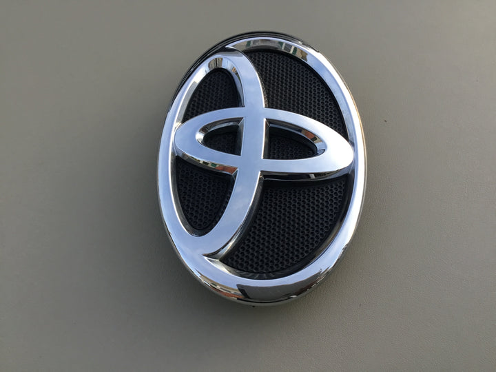 2007-2009 Toyota Camry Grille Emblem