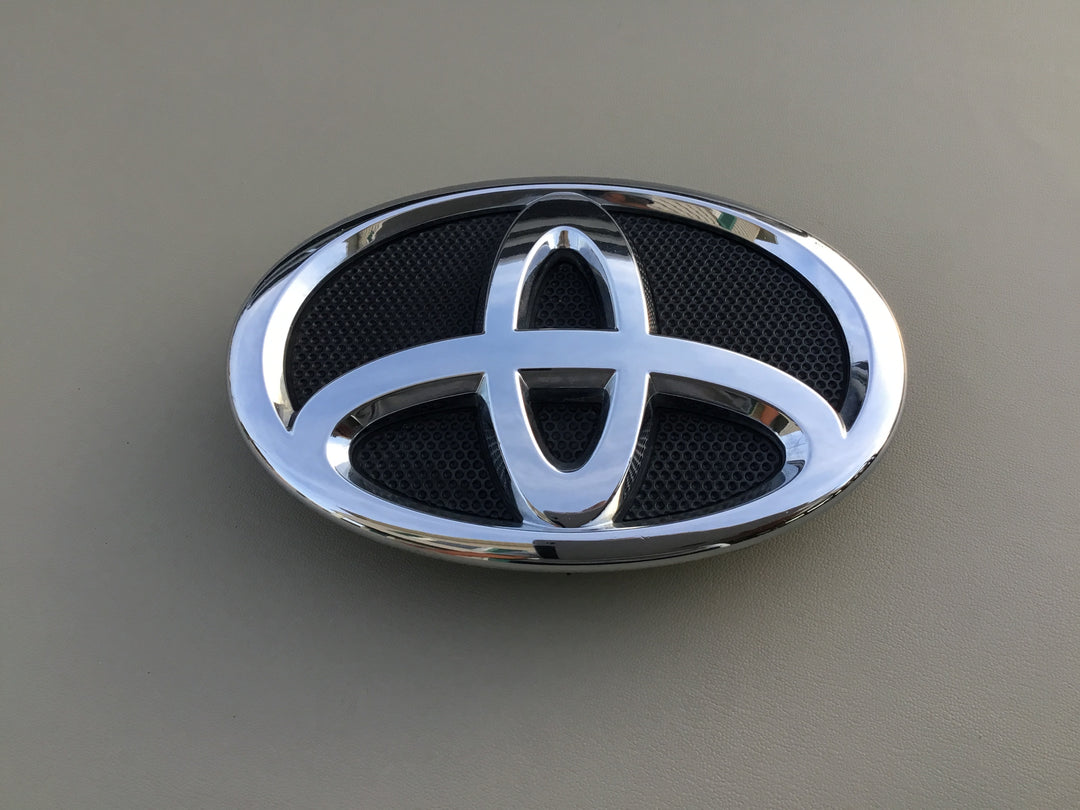 2007-2009 Toyota Camry Grille Emblem