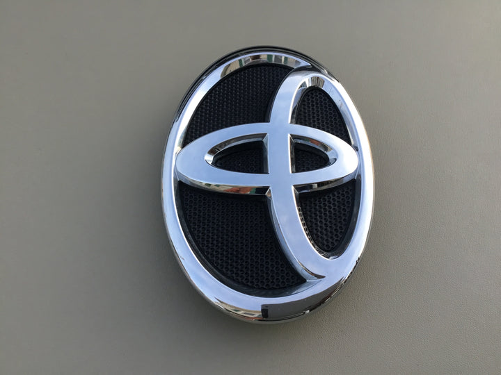 2007-2009 Toyota Camry Grille Emblem