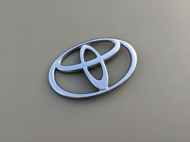 2000-2004 Toyota Avalon Grille Emblem