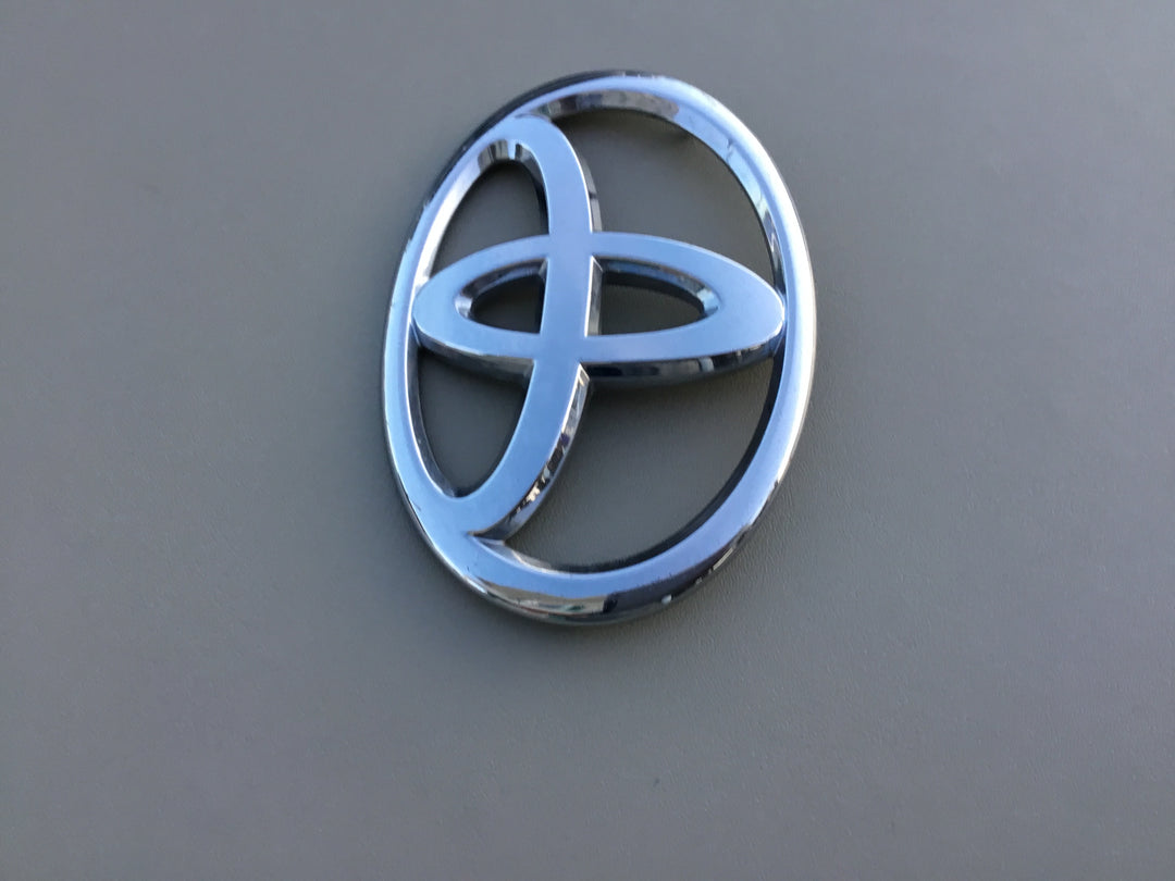 2007-2008 Toyota Solara Front Grille Emblem