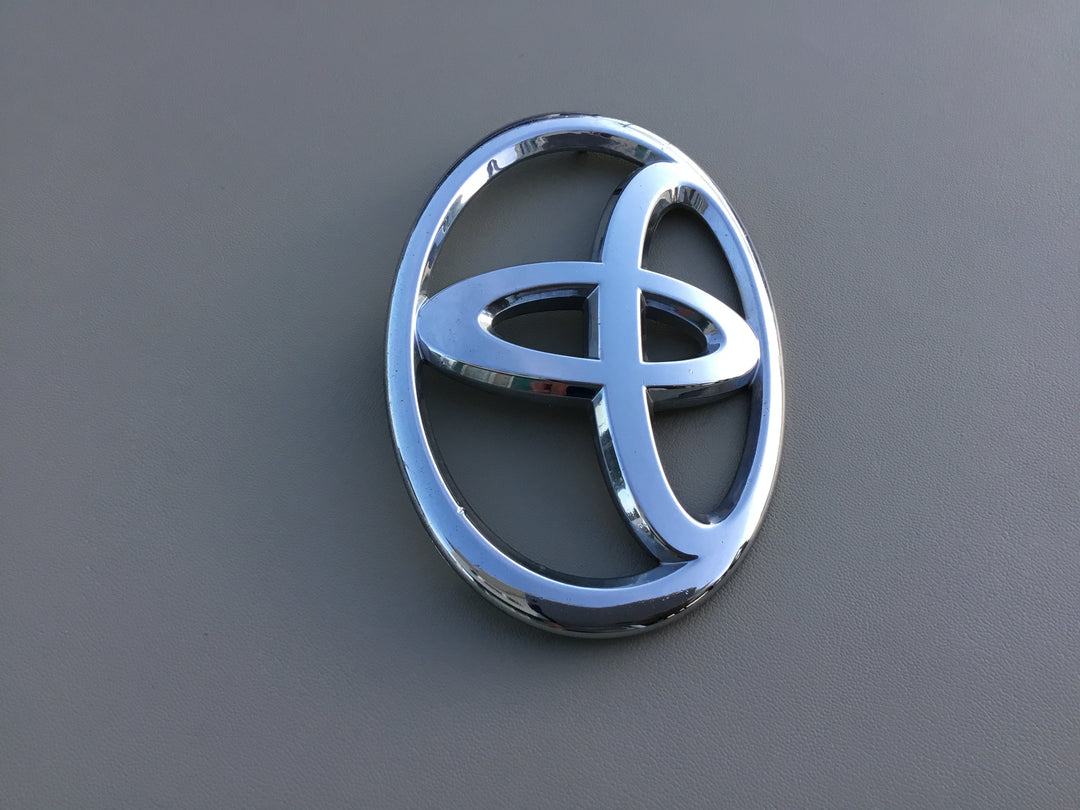 2007-2008 Toyota Solara Front Grille Emblem