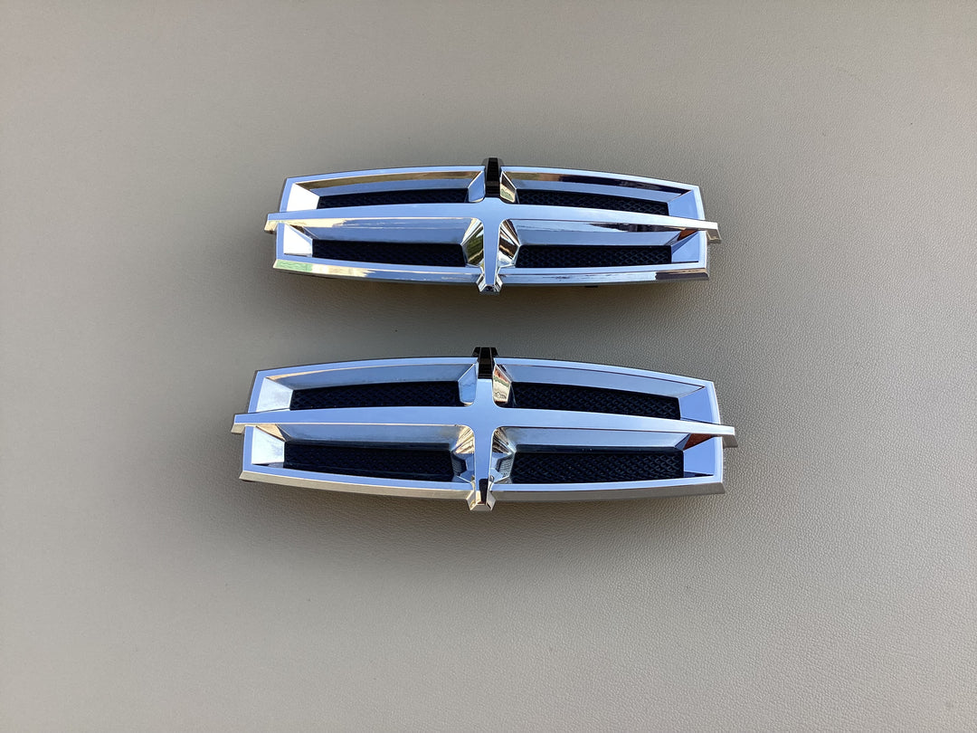 2010-2019 Lincoln MKT Fender Emblem Set