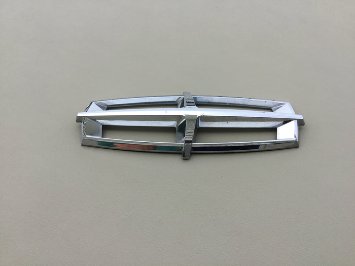 2010-2012 Lincoln MKT Front Grille Emblem