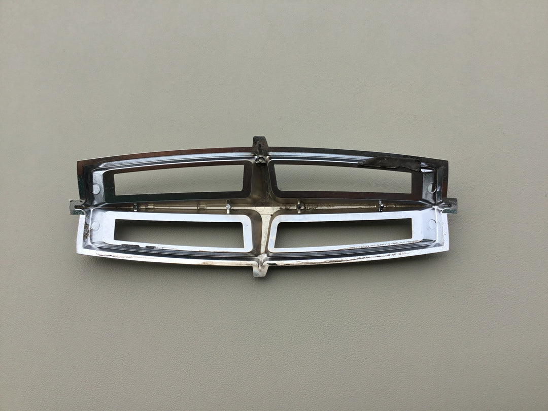 2010-2012 Lincoln MKT Front Grille Emblem