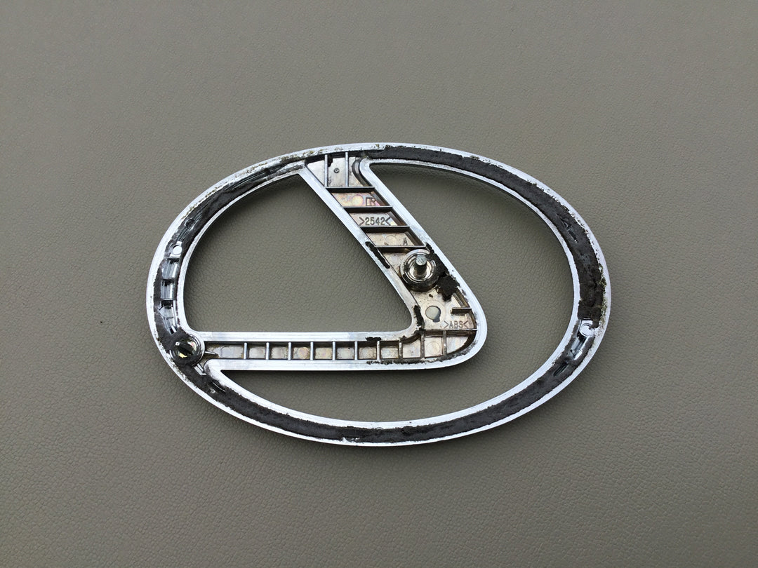 2002-2006 Lexus ES300 ES330 Hood Emblem