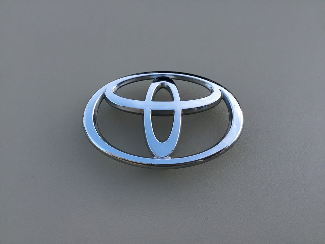 2003-2008 Toyota Corolla Grille Emblem