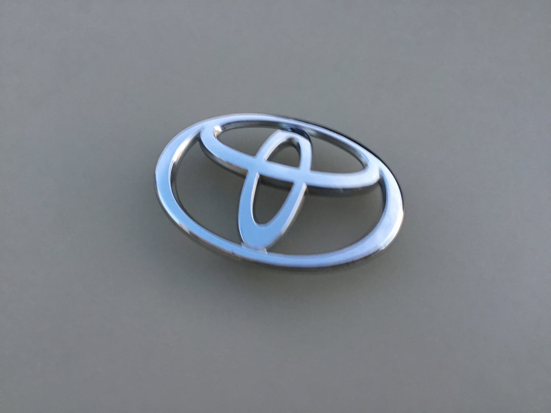 2003-2008 Toyota Corolla Grille Emblem