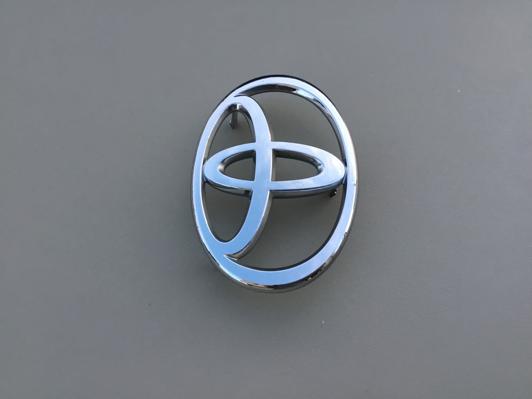 2003-2008 Toyota Corolla Grille Emblem