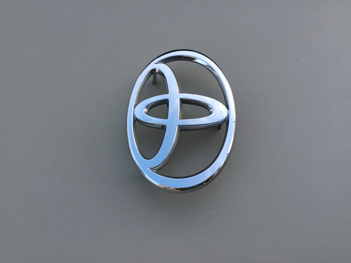 2003-2008 Toyota Corolla Grille Emblem
