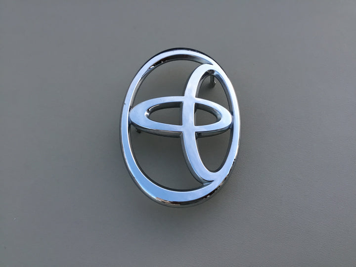 2003-2008 Toyota Corolla Grille Emblem