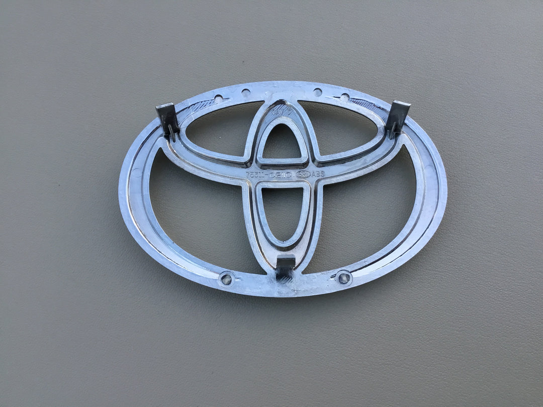 2003-2008 Toyota Corolla Grille Emblem