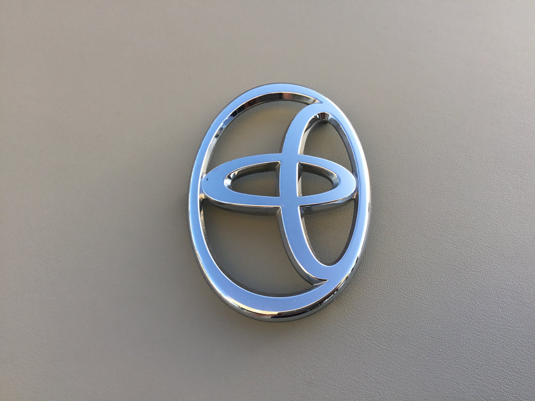 2003-2005 Toyota 4Runner Grille Emblem