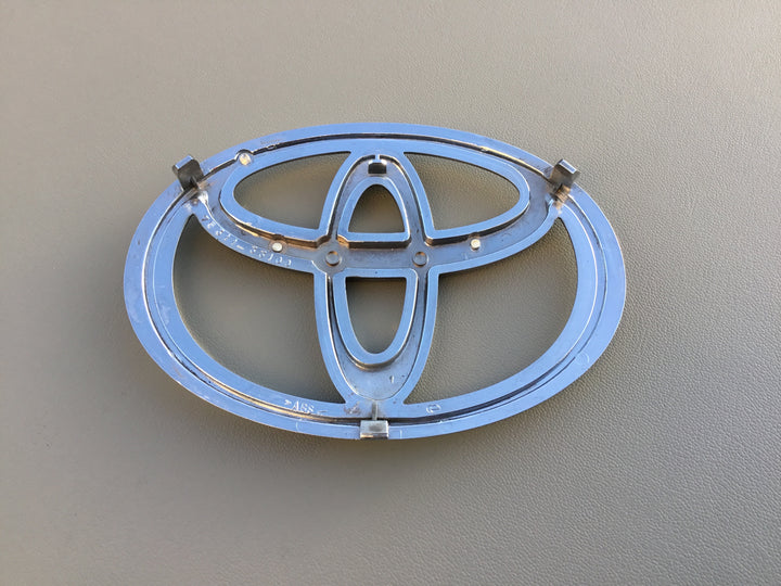 2003-2005 Toyota 4Runner Grille Emblem