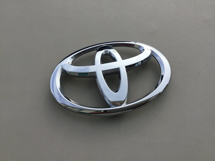 2011-2013 Toyota Highlander Grille Emblem