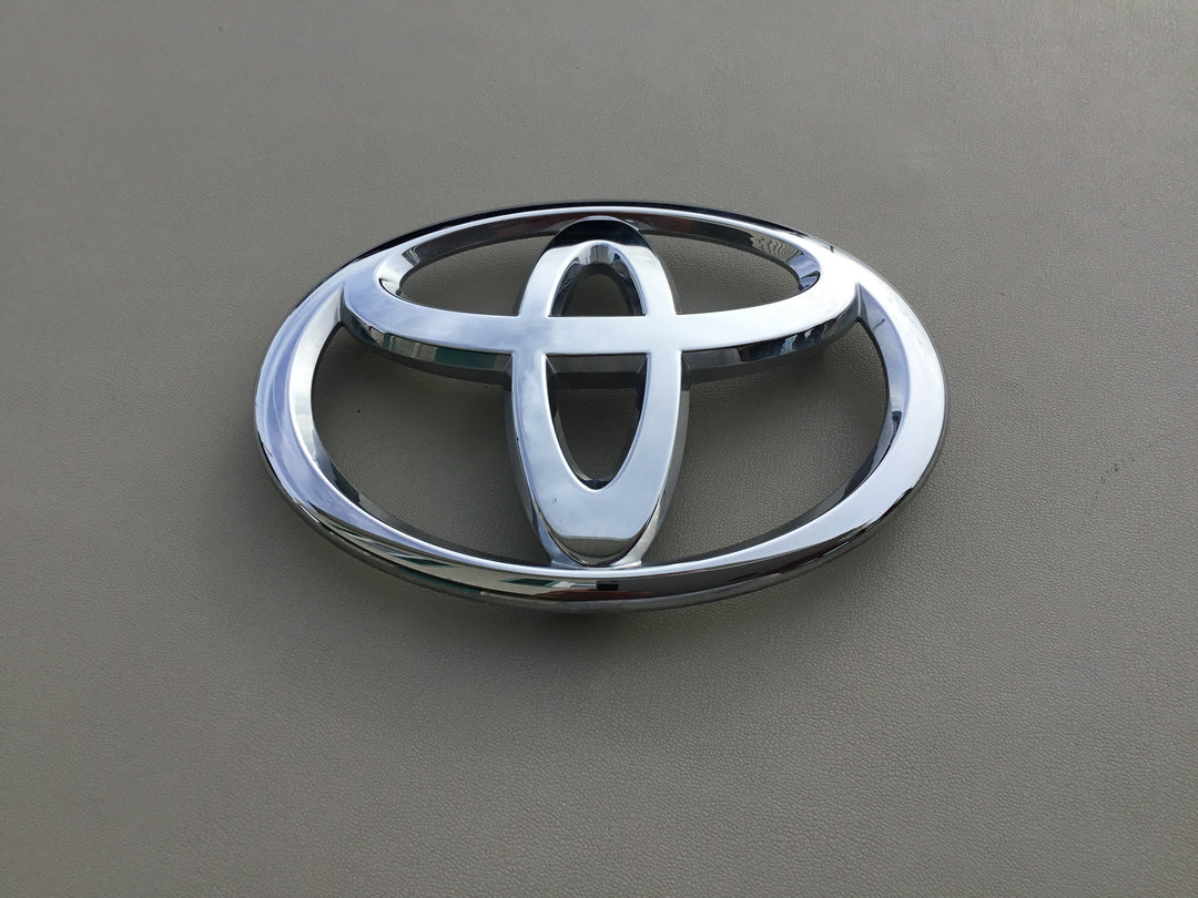 2011-2013 Toyota Highlander Grille Emblem