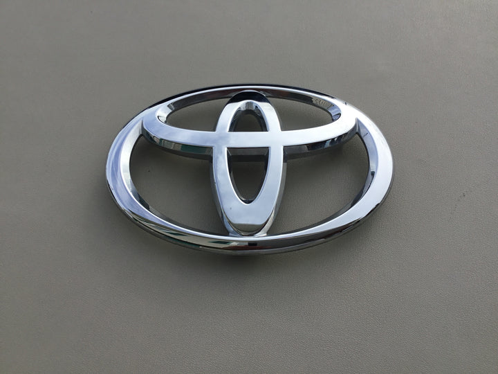 2011-2013 Toyota Highlander Grille Emblem