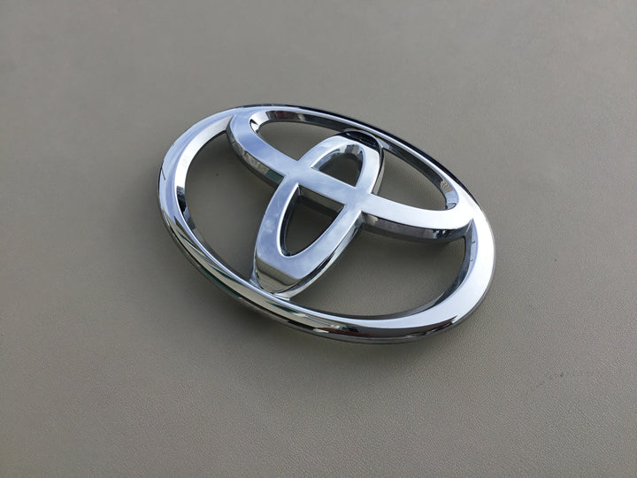 2011-2013 Toyota Highlander Grille Emblem