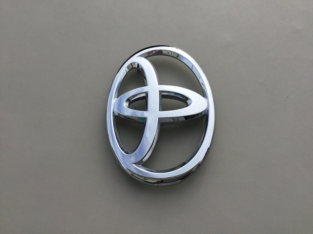 2011-2013 Toyota Highlander Grille Emblem