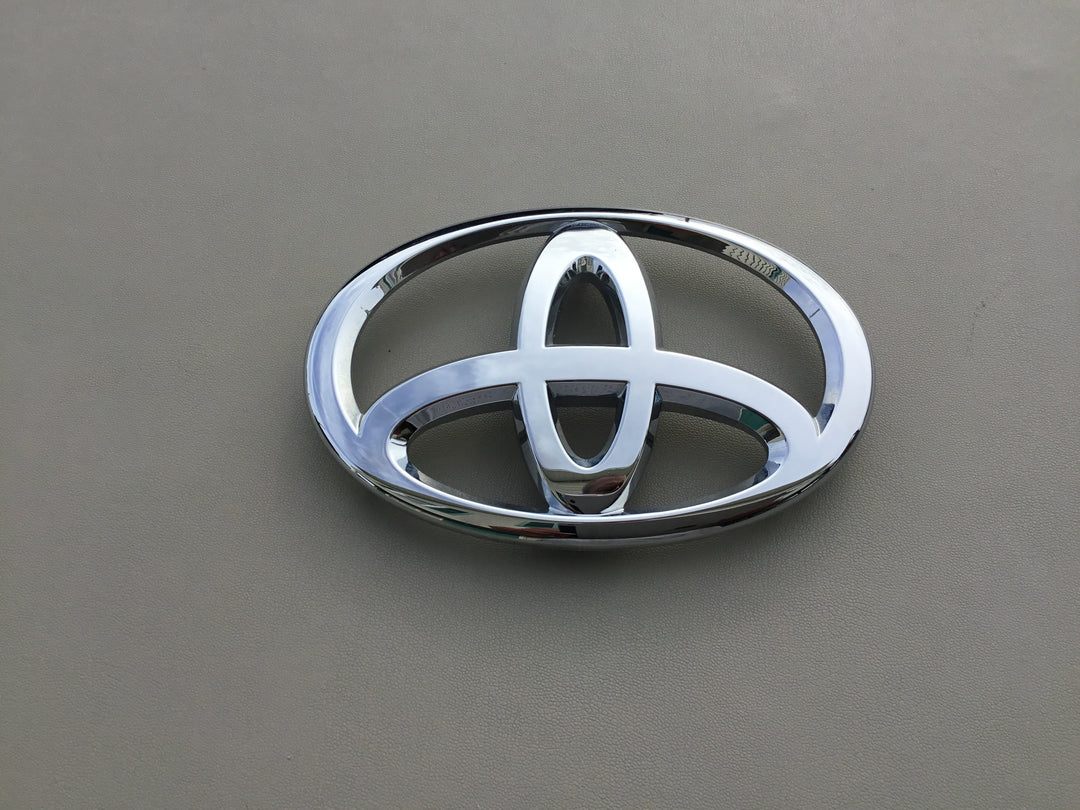 2011-2013 Toyota Highlander Grille Emblem