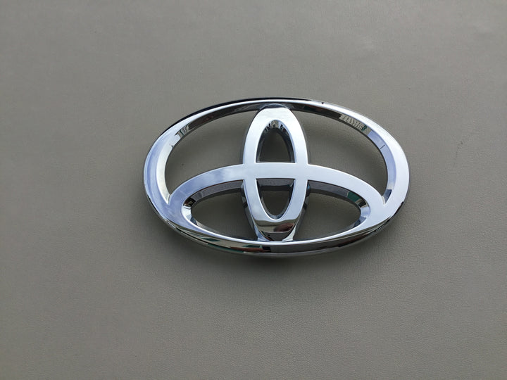 2011-2013 Toyota Highlander Grille Emblem