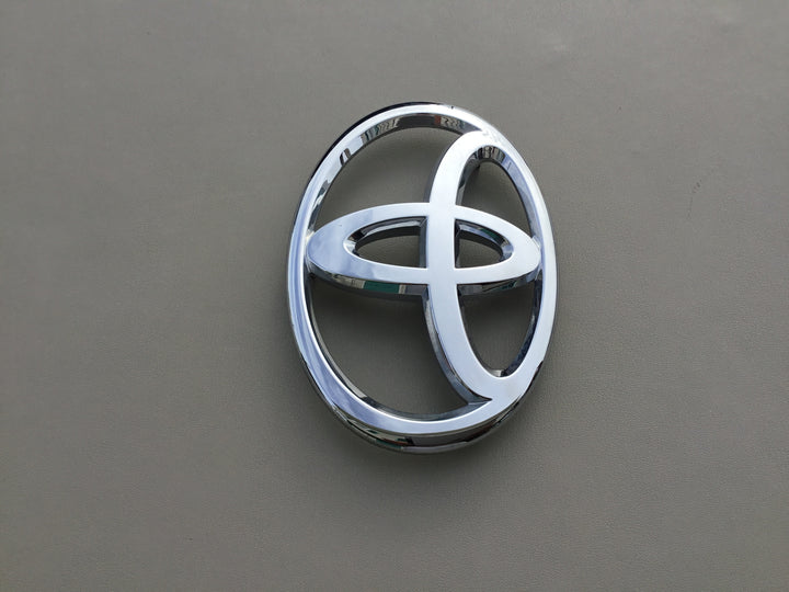 2011-2013 Toyota Highlander Grille Emblem