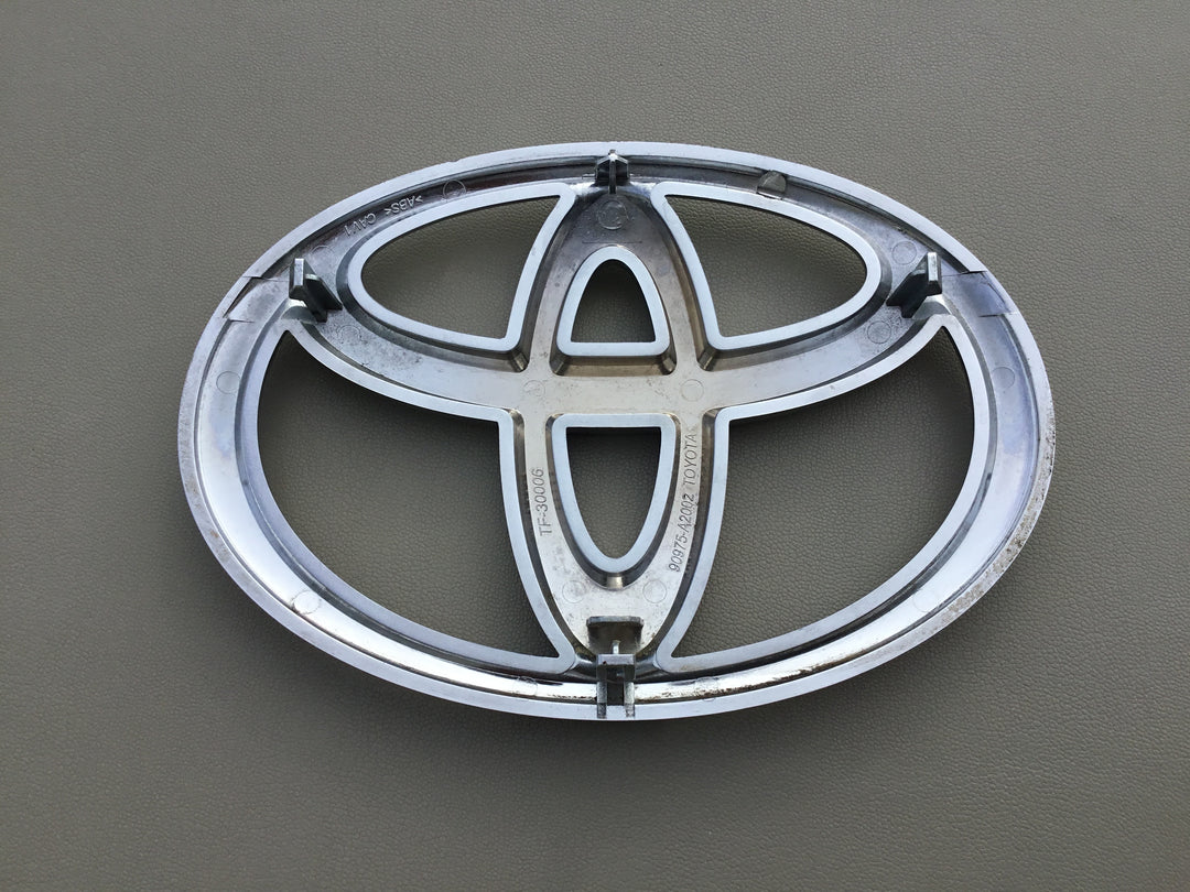 2011-2013 Toyota Highlander Grille Emblem