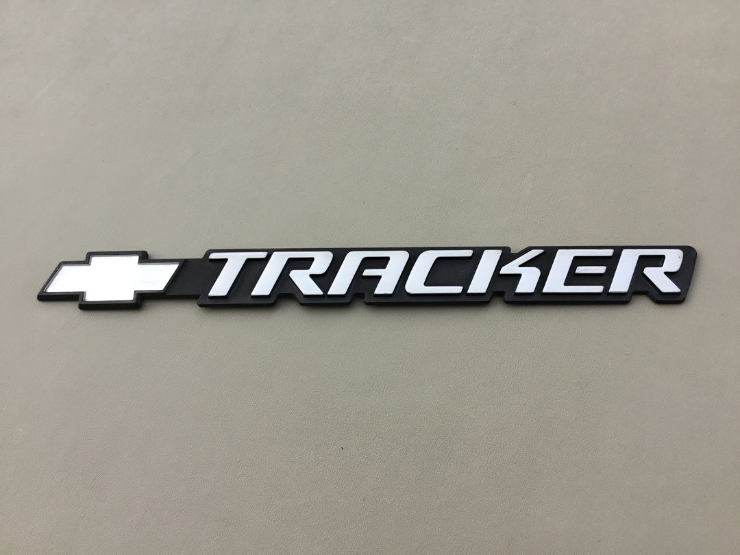 1999-2004 Chevrolet Tracker Tailgate Emblem